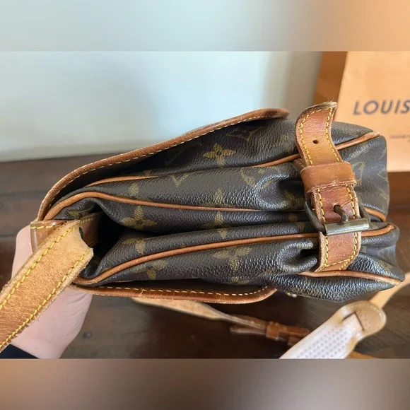 Louis Vuitton Saumur 30 in Monogram - Picture 13 of 15